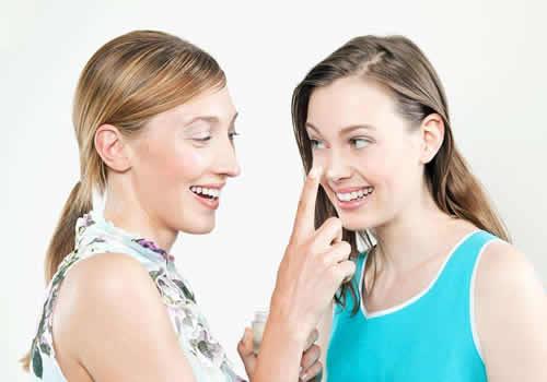 粉底液和cc霜的先后顺序 粉底液和cc霜只能二选一