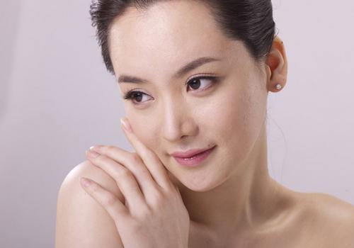 耳垂上长痘痘怎么回事