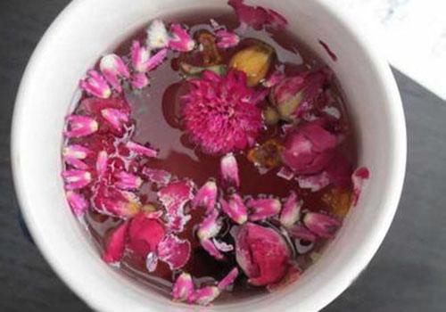 玫瑰花泡水可以敷脸吗