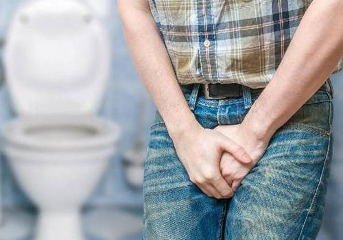 男人经常憋尿的危害 看完你你还敢憋尿吗