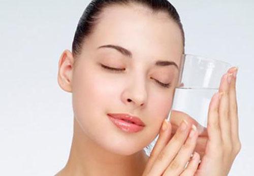 皮肤油腻是什么原因 皮肤油的三个主要原因