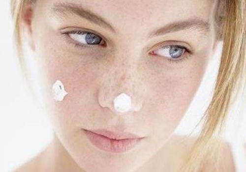 脸上长斑是什么原因 都是这4个因素导致的