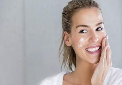 防晒乳多久涂一次 跟所处环境、SPF值有关