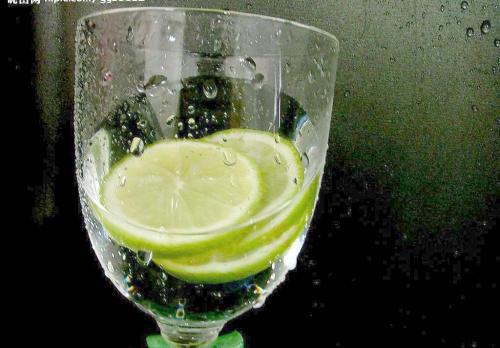 喝柠檬水有什么好处 柠檬水的7大功效