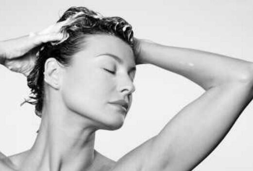 洗发水碱性好还是酸性好 保持健康发质?选用弱酸性洗发剂为宜