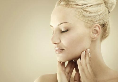 耳朵后面长痘痘是怎么回事