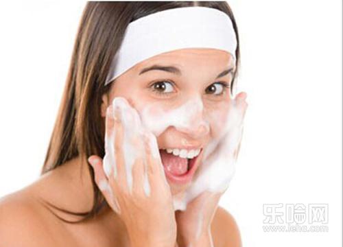 长痘痘怎么洗脸