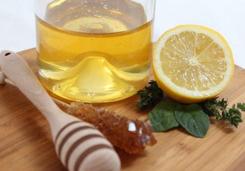 柠檬蜂蜜水可以洗脸吗 柠檬蜂蜜水洗脸好吗