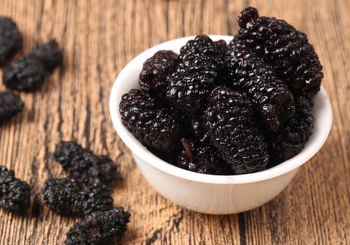 女人吃什么抗衰老美颜 4种黑色水果效果好