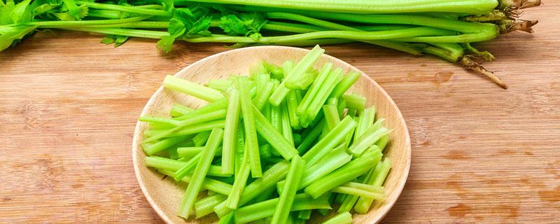 芹菜可以跟葱一起吃吗 吃芹菜有什么好处