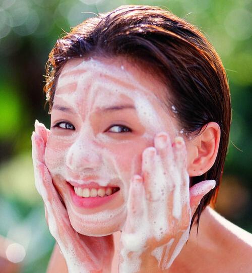洗面奶起沫的好还是不起沫的好