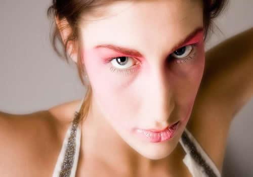 化妆后晚上需要洗脸吗 不想毁容就乖乖洗脸！