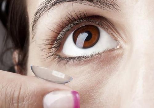 美瞳会让眼睛变大吗 怎样戴美瞳才会让眼睛变大