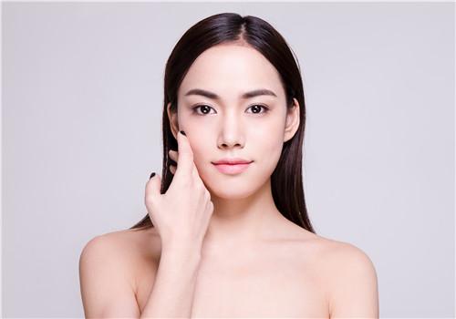 为什么夏天感觉油腻腻 夏天皮肤油腻怎么办