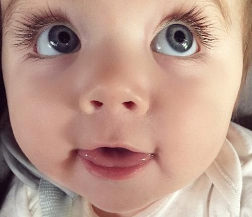 怀孕吃什么宝宝睫毛长（怀孕吃什么宝宝睫毛长的长）