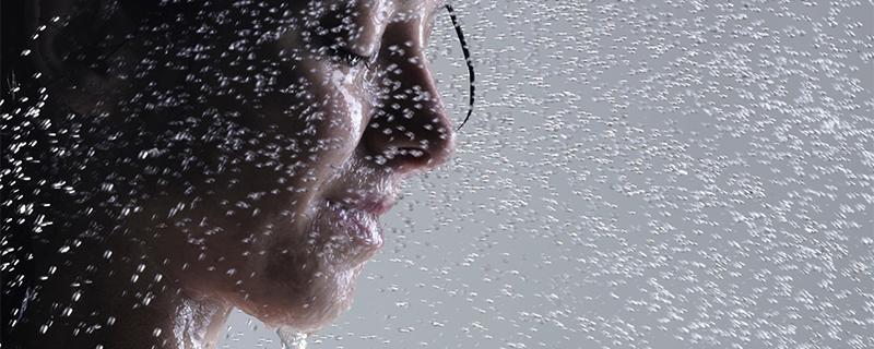 出汗马上洗澡危害（出汗后立即洗澡对身体有什么影响）