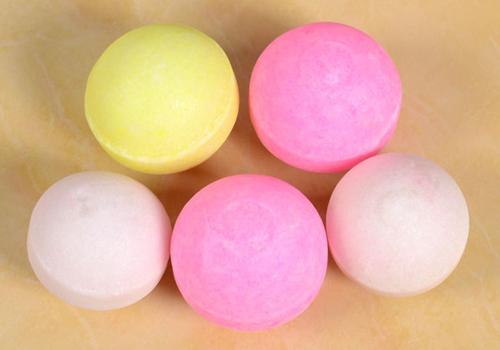 樟脑丸小孩吃了怎么办（小孩吃到樟脑丸怎么办）