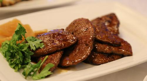 吃猪肝对眼睛有好处吗（吃猪肝对眼睛好是真的吗）