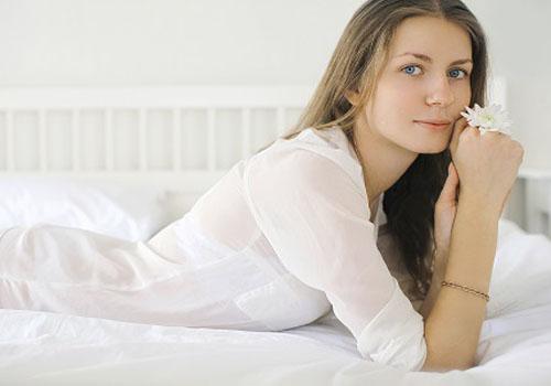 来月经能吃感冒药吗（来月经能吃感冒药吗?能吃糖吗?）