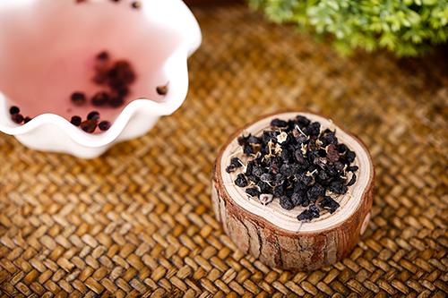 女人夏天能吃黑枸杞吗 夏天女人喝黑枸杞好吗