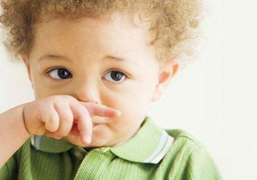 干呕鼻子出血怎么回事（干呕后鼻子出血）