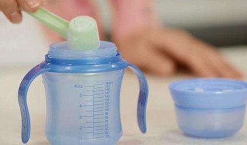 冲奶粉不能用什么水 什么水不可以冲奶粉