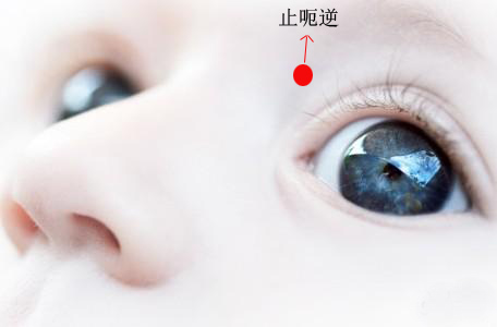 小儿打嗝的推拿治疗方法（小儿打嗝的推拿手法）