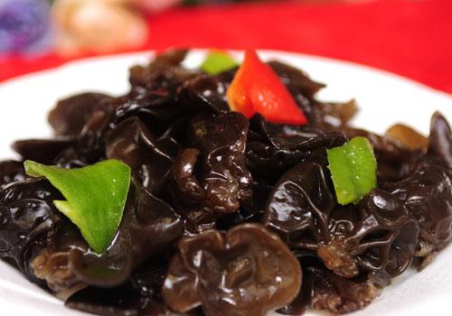 皮肤干燥暗黄吃什么好（皮肤干燥暗黄吃什么好呢）