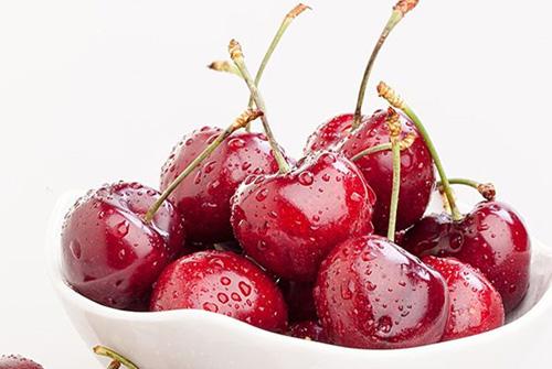 吃完车厘子嘴黑 车厘子吃了嘴巴变黑怎么回事