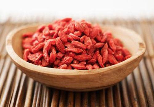 长白头发吃什么能变黑（小孩长白头发吃什么能变黑）