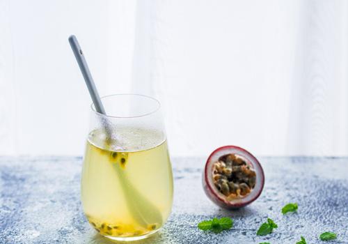 宝宝能喝百香果泡水吗（百香果泡水孩子可以喝吗）