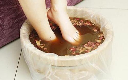 花椒泡脚有什么好处 每天晚上用花椒泡脚有什么好处