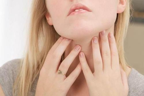 冬季喉咙痛怎么办 冬季喉咙痛怎么办快速止痛