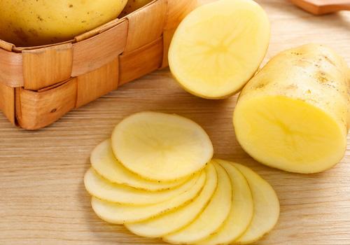 土豆皮煮水能治白发吗 土豆皮煮水染发靠谱吗