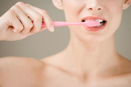 月子期间怎么刷牙 月子期间怎么刷牙最好