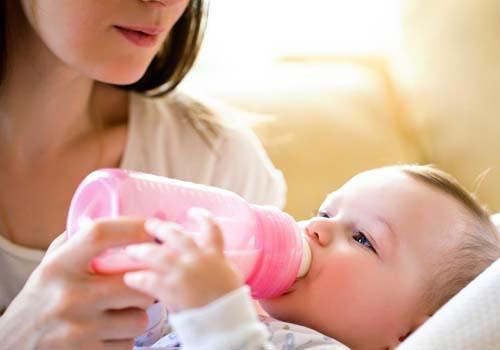 宝宝吐奶怎么回事 三个月宝宝吐奶怎么回事