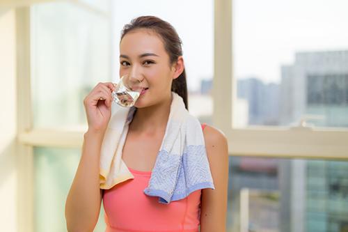 夏天如何养肾（夏天如何养肾脏）