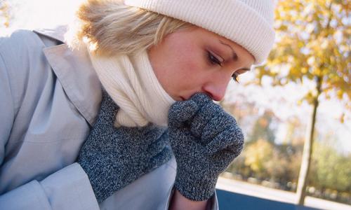 晚上一躺下就咳嗽是怎么回事 小孩晚上一躺下就咳嗽是怎么回事