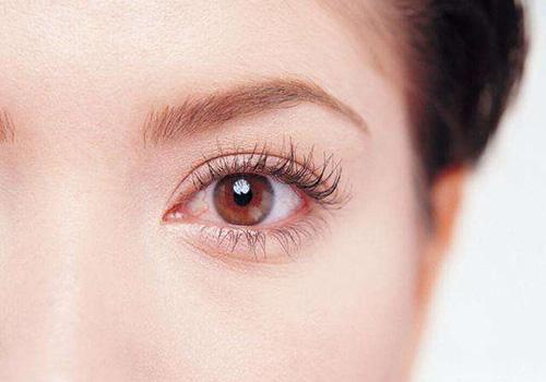 炒菜时油溅到眼睛里怎么办（炒菜油溅到眼睛里了应该怎么办）