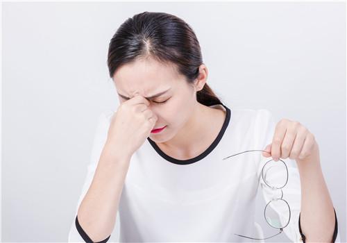 眼睛进了异物怎么办（眼睛进了异物怎么办 贴吧）