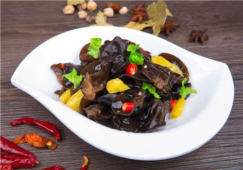 夏天吃凉菜好吗（夏天经常吃凉菜好吗）