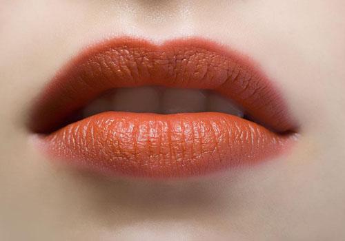 嘴巴干裂是什么原因 嘴唇干裂是什么原因引起的?嘴