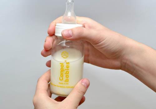 夏天冲好的奶粉可以放多久 夏天婴儿奶粉冲好可以放多久啊?