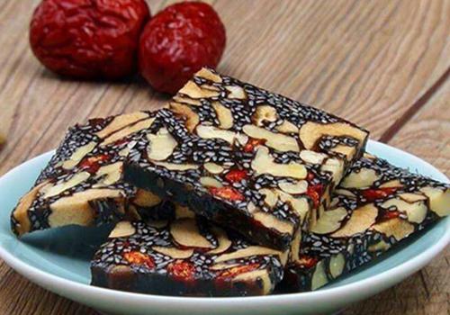 哺乳期吃阿胶糕对宝宝有什么影响 哺乳期吃阿胶糕对宝宝有什么影响吗