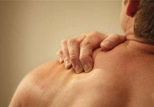 肩周炎是什么原因引起的 肩周炎是什么原因引起的怎么治