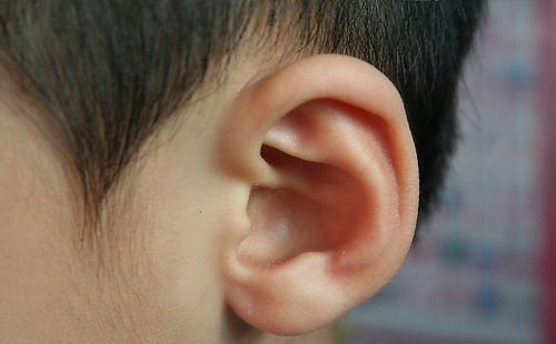 耳洞发炎流脓怎么办 耳洞发炎流脓怎么办还有硬的疙瘩