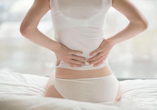 女性来月经腰疼是什么原因（女性来月经腰疼是什么原因怎么办）