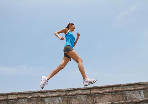 运动后怎么拉伸小腿（运动后怎么拉伸小腿不会粗）