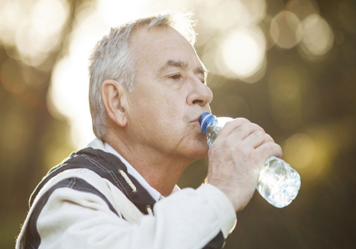痛风喝水有用吗（痛风喝水可以吗）