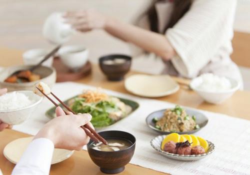 不吃早餐的危害有哪些（孩子不吃早餐的危害有哪些）